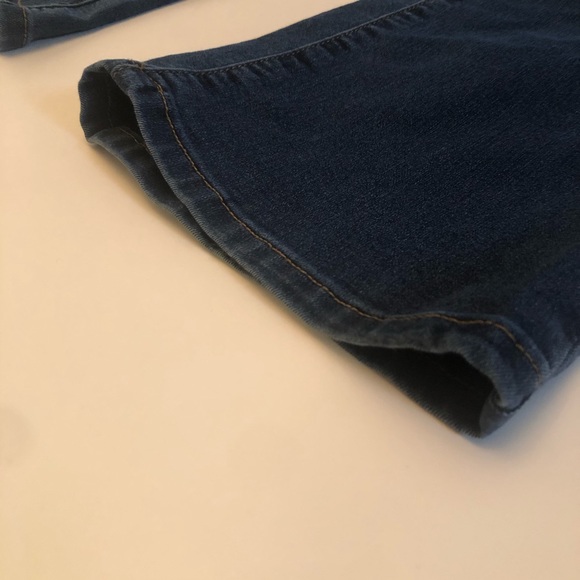 RW & CO women’s Blue Jeans - Picture 2 of 7